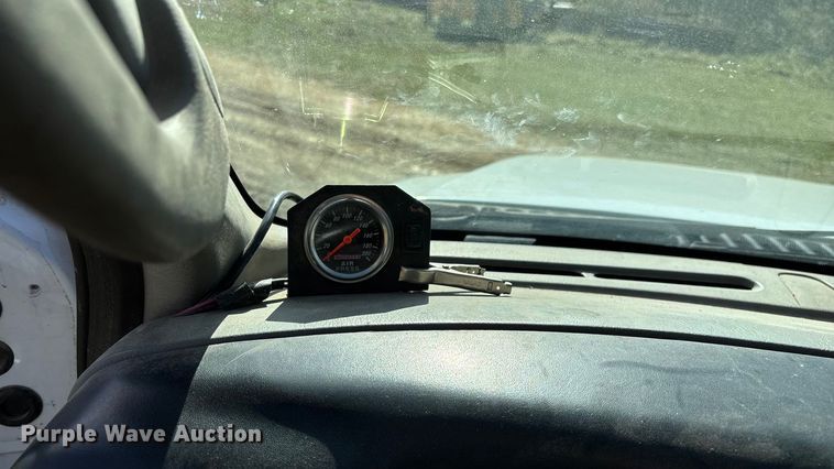 image for item ED2376 2003 Ford F350 Super Duty SuperCab flatbed pickup truck