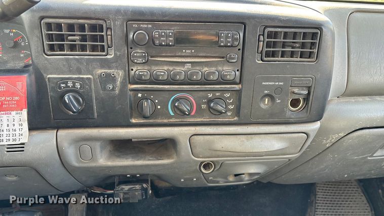 image for item ED2376 2003 Ford F350 Super Duty SuperCab flatbed pickup truck