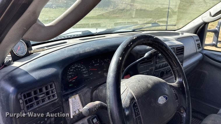 image for item ED2376 2003 Ford F350 Super Duty SuperCab flatbed pickup truck