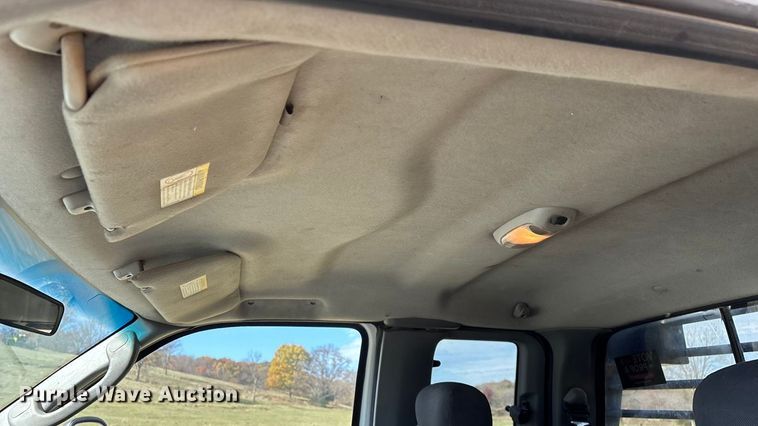 image for item ED2376 2003 Ford F350 Super Duty SuperCab flatbed pickup truck