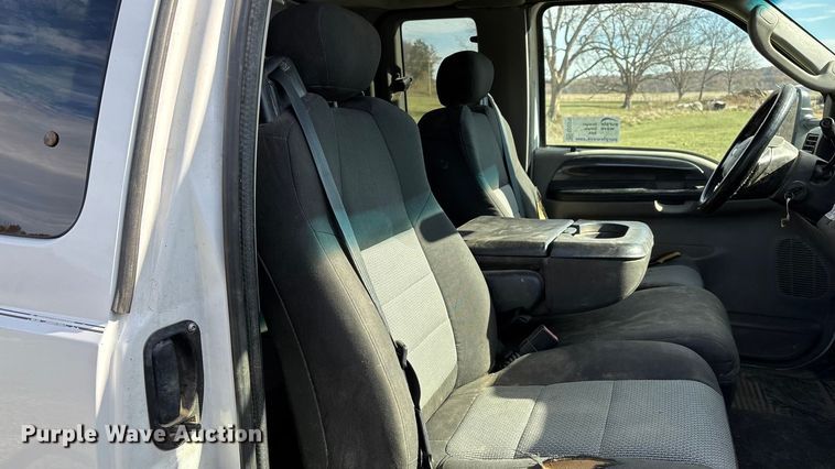 image for item ED2376 2003 Ford F350 Super Duty SuperCab flatbed pickup truck