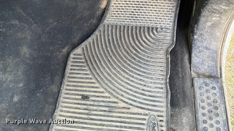 image for item ED2376 2003 Ford F350 Super Duty SuperCab flatbed pickup truck