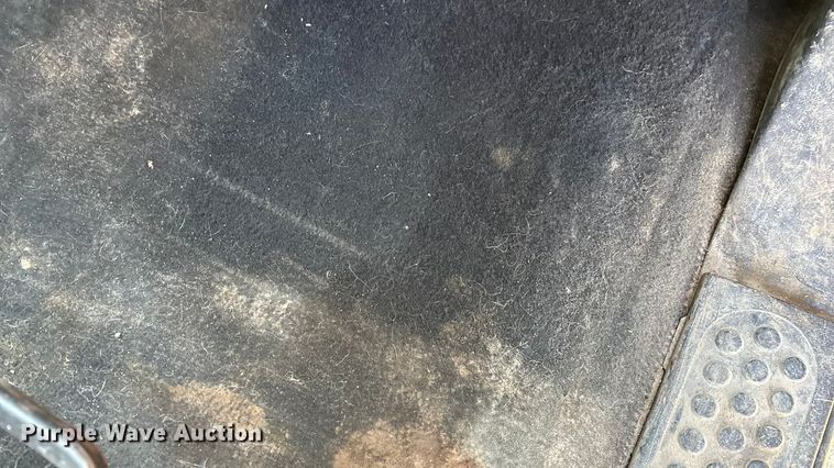 image for item ED2376 2003 Ford F350 Super Duty SuperCab flatbed pickup truck