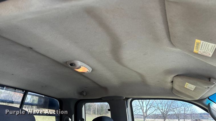 image for item ED2376 2003 Ford F350 Super Duty SuperCab flatbed pickup truck