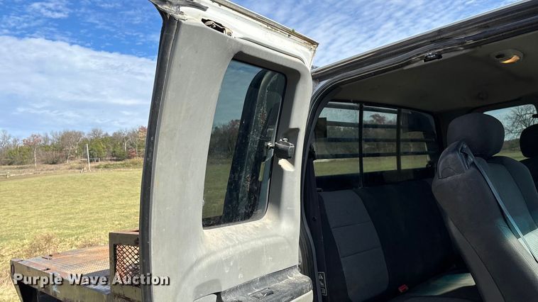 image for item ED2376 2003 Ford F350 Super Duty SuperCab flatbed pickup truck