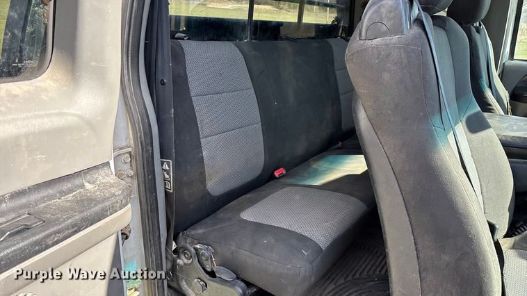 image for item ED2376 2003 Ford F350 Super Duty SuperCab flatbed pickup truck