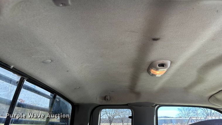 image for item ED2376 2003 Ford F350 Super Duty SuperCab flatbed pickup truck