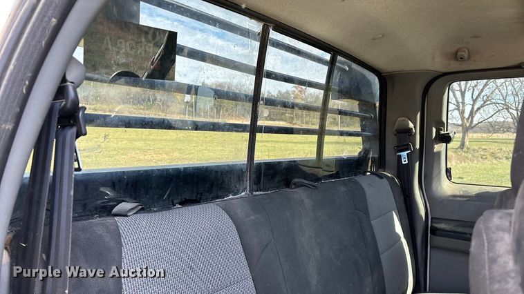 image for item ED2376 2003 Ford F350 Super Duty SuperCab flatbed pickup truck