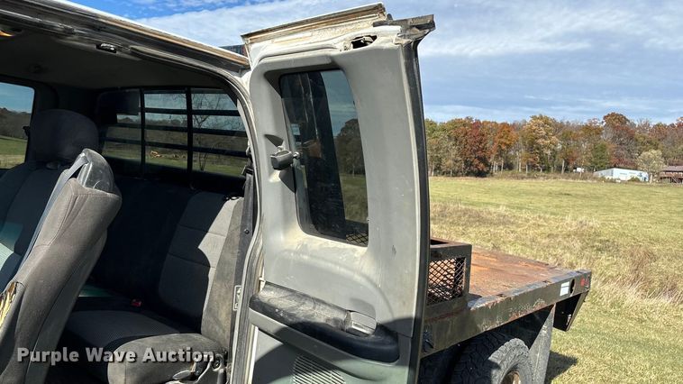 image for item ED2376 2003 Ford F350 Super Duty SuperCab flatbed pickup truck