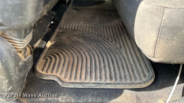 image for item ED2376 2003 Ford F350 Super Duty SuperCab flatbed pickup truck