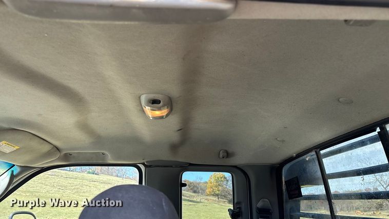 image for item ED2376 2003 Ford F350 Super Duty SuperCab flatbed pickup truck