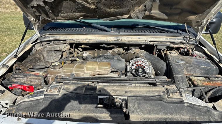 image for item ED2376 2003 Ford F350 Super Duty SuperCab flatbed pickup truck