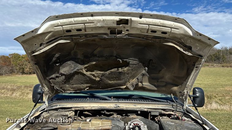 image for item ED2376 2003 Ford F350 Super Duty SuperCab flatbed pickup truck