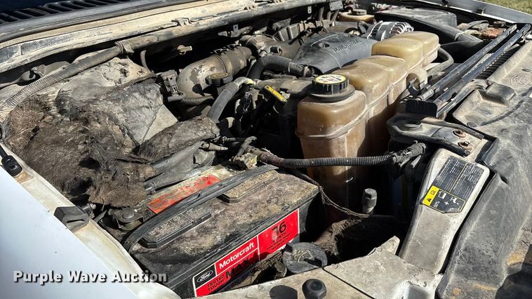 image for item ED2376 2003 Ford F350 Super Duty SuperCab flatbed pickup truck