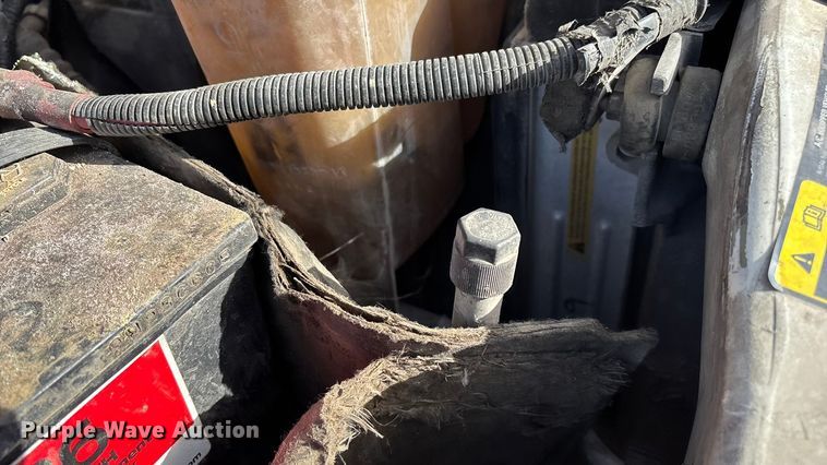 image for item ED2376 2003 Ford F350 Super Duty SuperCab flatbed pickup truck