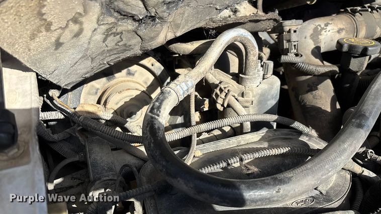 image for item ED2376 2003 Ford F350 Super Duty SuperCab flatbed pickup truck