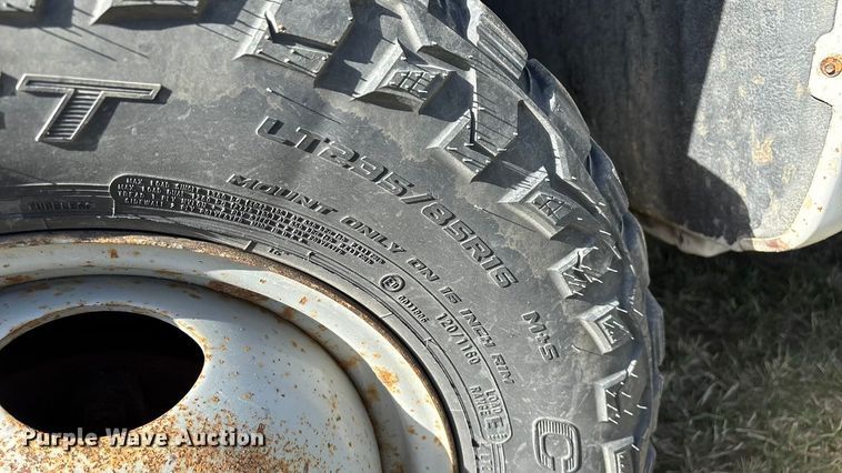 image for item ED2376 2003 Ford F350 Super Duty SuperCab flatbed pickup truck