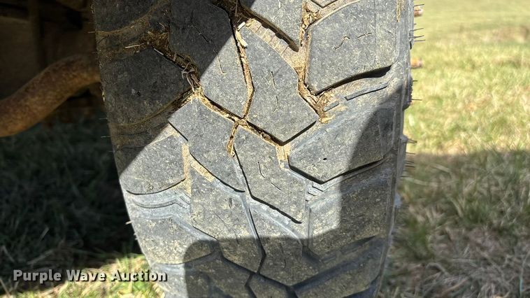 image for item ED2376 2003 Ford F350 Super Duty SuperCab flatbed pickup truck