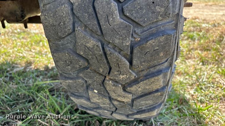 image for item ED2376 2003 Ford F350 Super Duty SuperCab flatbed pickup truck