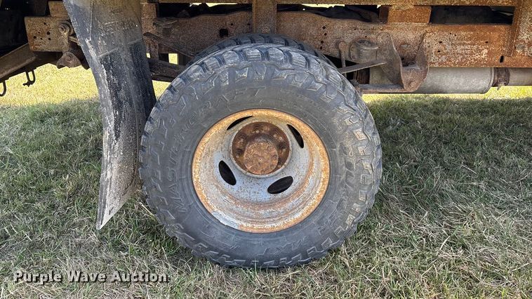 image for item ED2376 2003 Ford F350 Super Duty SuperCab flatbed pickup truck