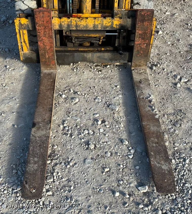 image for item ED2377 Hyster forklift