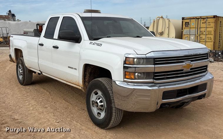 image for item ED2390 2016 Chevrolet Silverado 2500HD Double Cab bale bed pickup truck