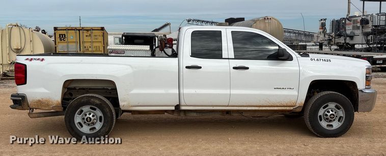 image for item ED2390 2016 Chevrolet Silverado 2500HD Double Cab bale bed pickup truck
