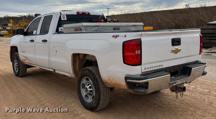 image for item ED2390 2016 Chevrolet Silverado 2500HD Double Cab bale bed pickup truck