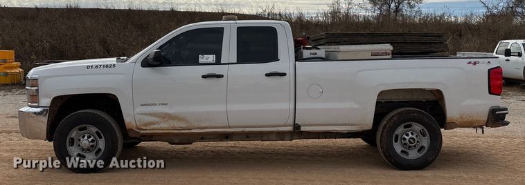 image for item ED2390 2016 Chevrolet Silverado 2500HD Double Cab bale bed pickup truck