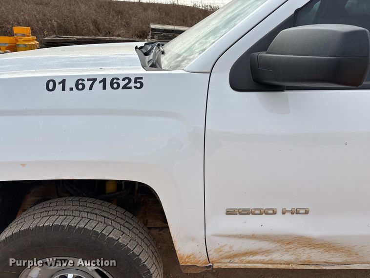 image for item ED2390 2016 Chevrolet Silverado 2500HD Double Cab bale bed pickup truck