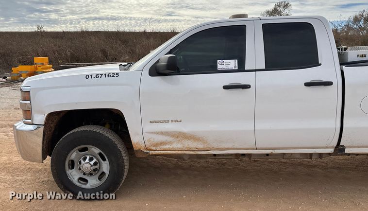 image for item ED2390 2016 Chevrolet Silverado 2500HD Double Cab bale bed pickup truck