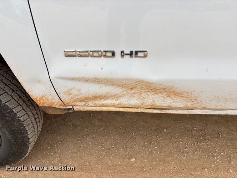 image for item ED2390 2016 Chevrolet Silverado 2500HD Double Cab bale bed pickup truck