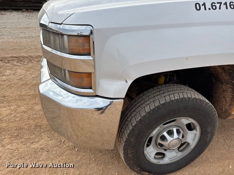 image for item ED2390 2016 Chevrolet Silverado 2500HD Double Cab bale bed pickup truck