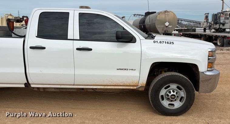 image for item ED2390 2016 Chevrolet Silverado 2500HD Double Cab bale bed pickup truck