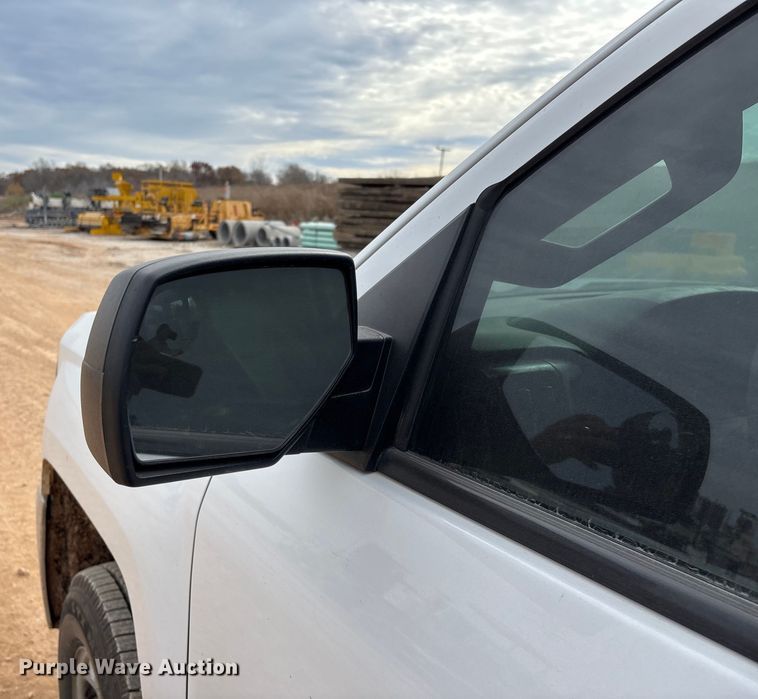 image for item ED2390 2016 Chevrolet Silverado 2500HD Double Cab bale bed pickup truck