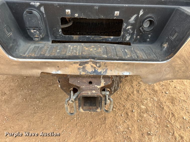 image for item ED2390 2016 Chevrolet Silverado 2500HD Double Cab bale bed pickup truck