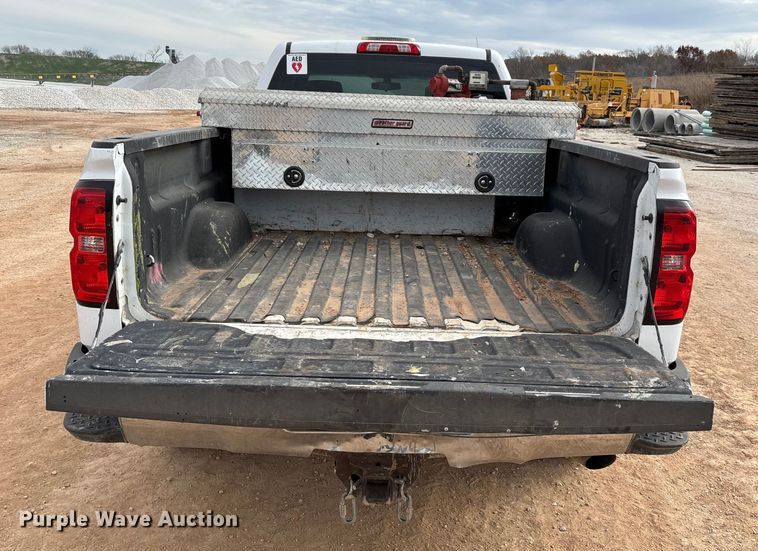 image for item ED2390 2016 Chevrolet Silverado 2500HD Double Cab bale bed pickup truck