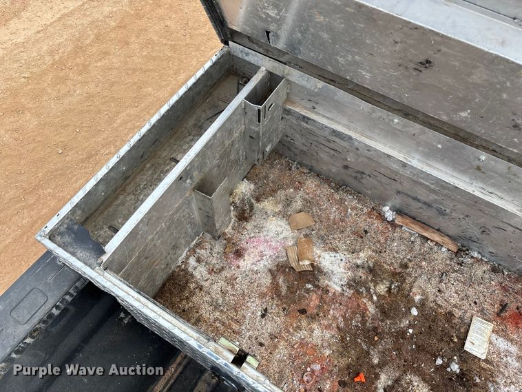 image for item ED2390 2016 Chevrolet Silverado 2500HD Double Cab bale bed pickup truck