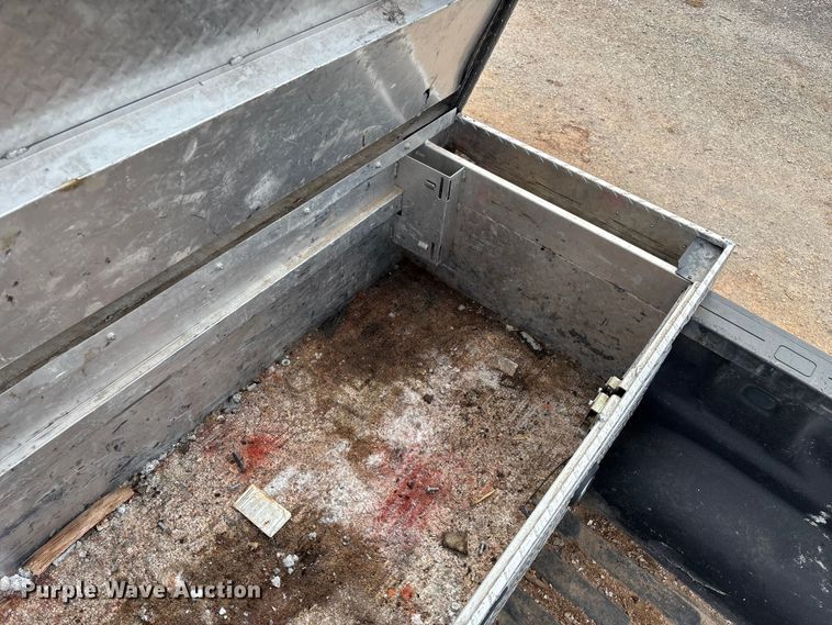 image for item ED2390 2016 Chevrolet Silverado 2500HD Double Cab bale bed pickup truck