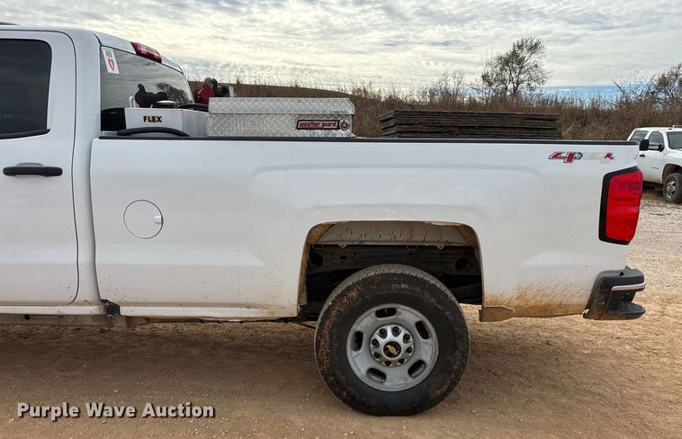 image for item ED2390 2016 Chevrolet Silverado 2500HD Double Cab bale bed pickup truck