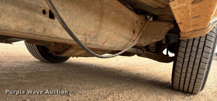 image for item ED2390 2016 Chevrolet Silverado 2500HD Double Cab bale bed pickup truck