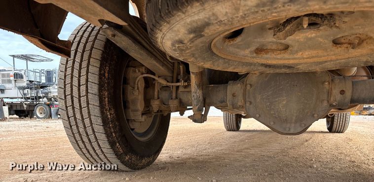 image for item ED2390 2016 Chevrolet Silverado 2500HD Double Cab bale bed pickup truck