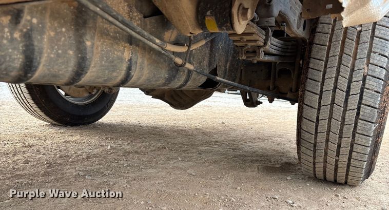 image for item ED2390 2016 Chevrolet Silverado 2500HD Double Cab bale bed pickup truck