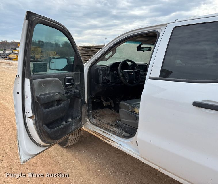 image for item ED2390 2016 Chevrolet Silverado 2500HD Double Cab bale bed pickup truck