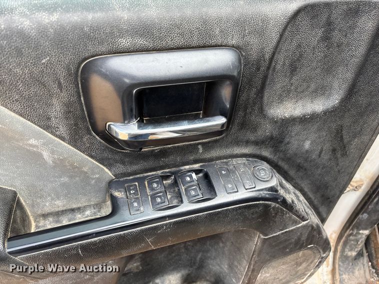 image for item ED2390 2016 Chevrolet Silverado 2500HD Double Cab bale bed pickup truck