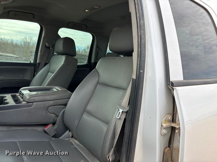 image for item ED2390 2016 Chevrolet Silverado 2500HD Double Cab bale bed pickup truck