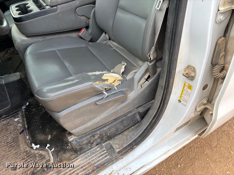 image for item ED2390 2016 Chevrolet Silverado 2500HD Double Cab bale bed pickup truck