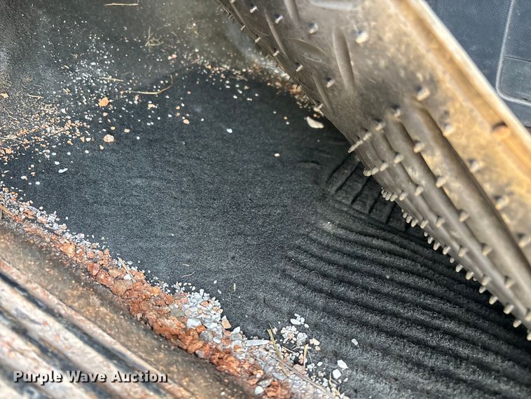 image for item ED2390 2016 Chevrolet Silverado 2500HD Double Cab bale bed pickup truck