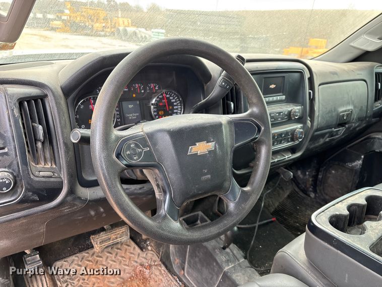 image for item ED2390 2016 Chevrolet Silverado 2500HD Double Cab bale bed pickup truck