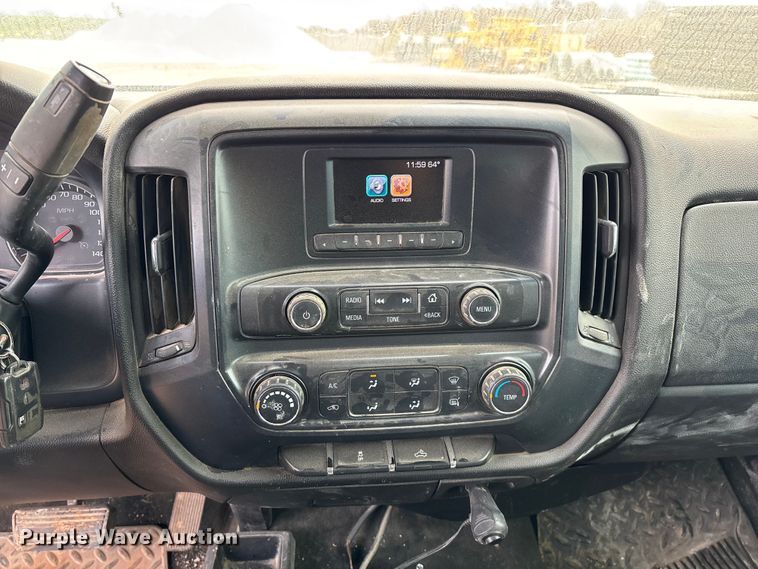 image for item ED2390 2016 Chevrolet Silverado 2500HD Double Cab bale bed pickup truck